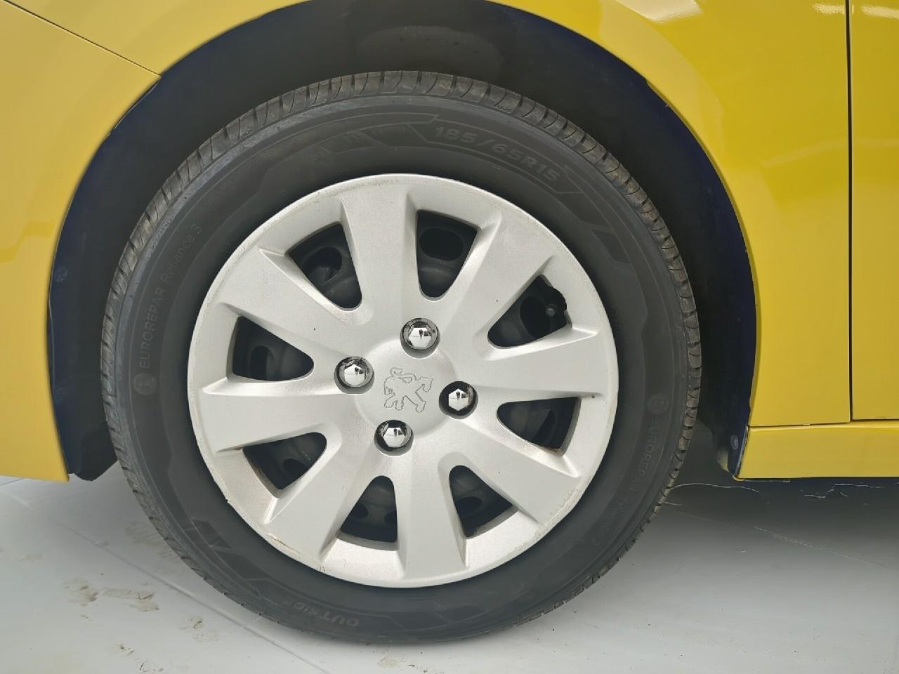 Peugeot 208 puretech 75 s&s bvm5 like — photo 26