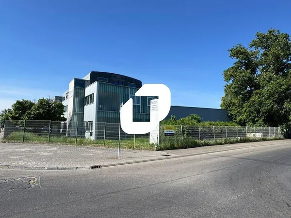 Local d'activité 1592 m²