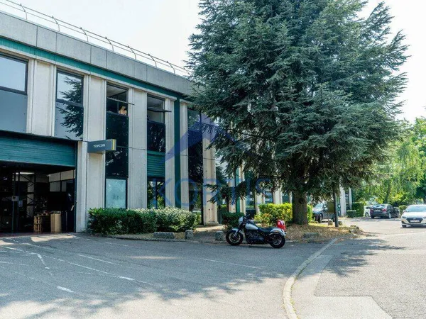 Bureau 612 m²
