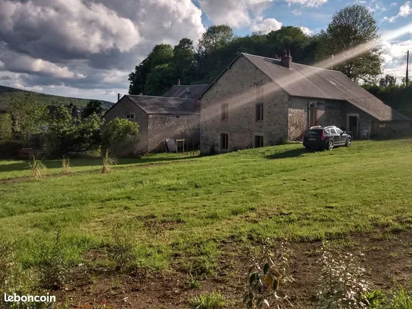 Maison de bourg à rénover avec grand terrain