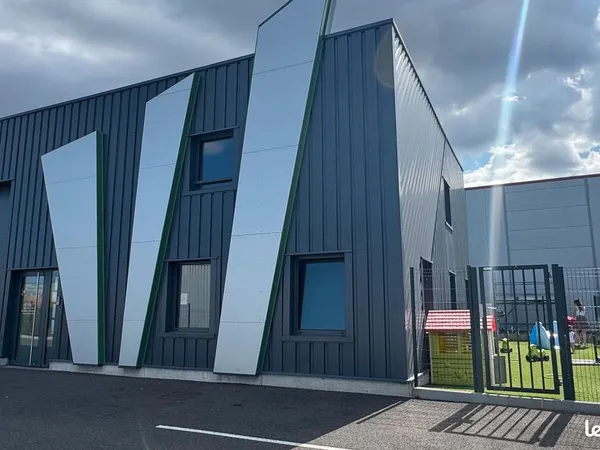 Local professionnel neuf de 162 m² - sarcey (69490)
