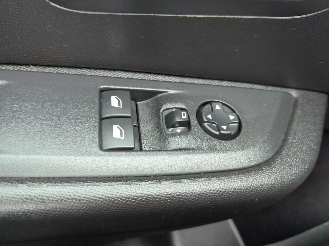 Peugeot 208 puretech 75 s&s bvm5 like — photo 20