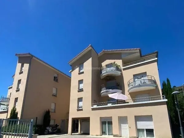 A louer - Appartement moderne T2 avec terrasse et parking à Ch
