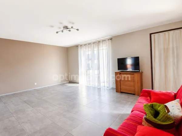 FRANGY - APPARTEMENT T2 DE 58 m² LUMINEUX AVEC PARKING PRIVATIF EN SOUS-SOL