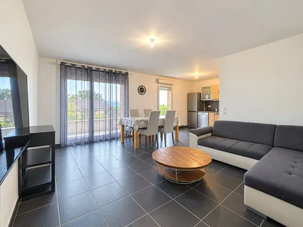 APPARTEMENT 3 CHAMBRES AVEC TERRASSE, VUE MONT-BLANC ET DOUB