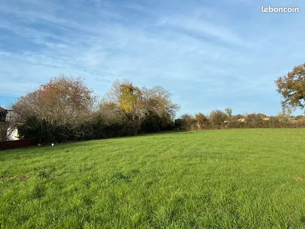La creché, lieu dit BOISRAGON , Terrain à batir de 1166m2m2