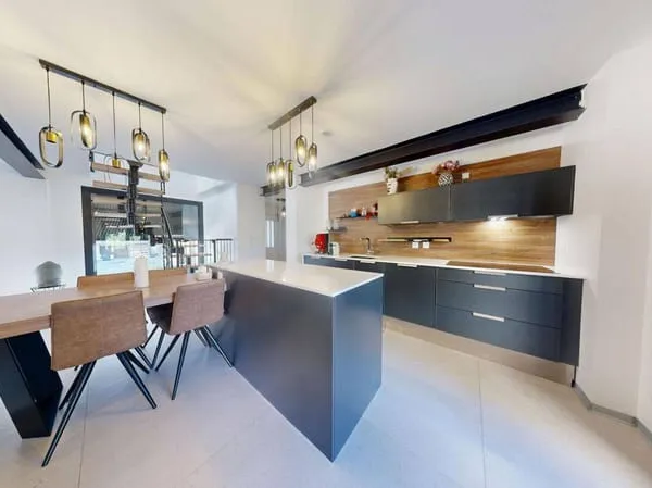 Maison 4 pièces 165 m²