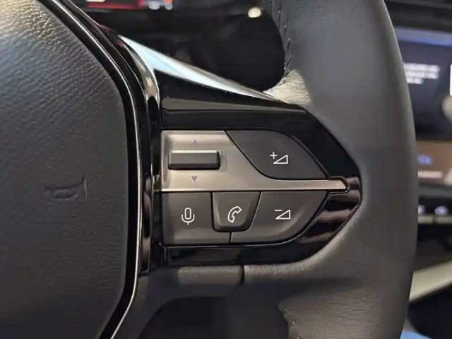 Peugeot 408 phev 180 e-eat8 — photo 19