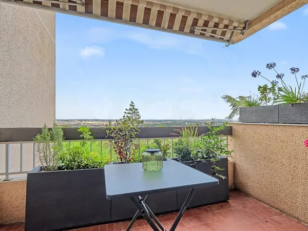 Appartement Sainte Foy Les Lyon 4 pièces108 m2, balcon avec vue sur Lyon, parking et garage. Proche 
