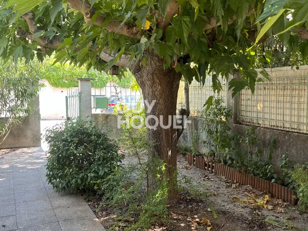 Maison avec jardin et garage ? Saint-Étienne-du-Grès