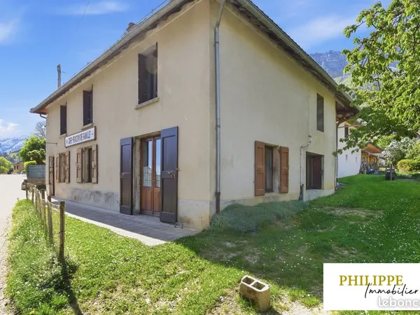 Maison 7 pièces 250 m²