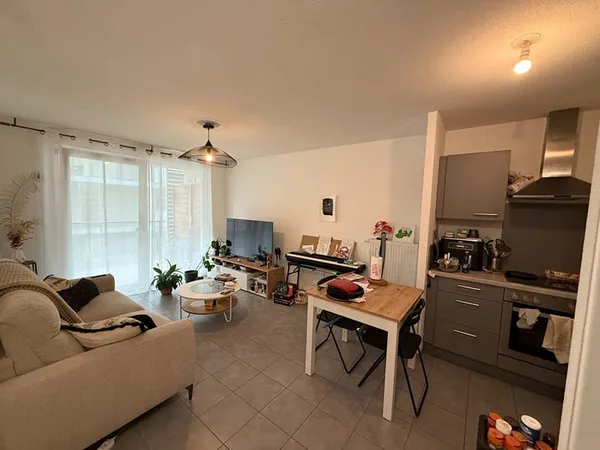 2 pièces récent avec terrasse et garage