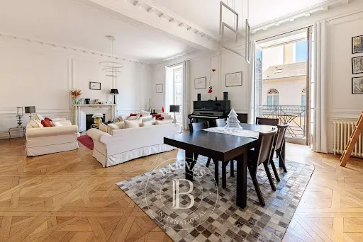 Appartement 6 pièces 218 m²