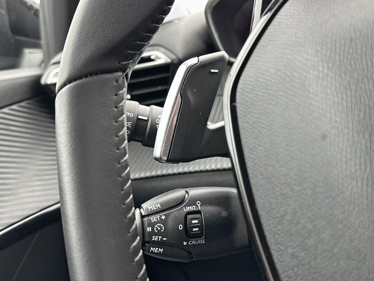 Peugeot 208 puretech 100 s&s eat8 style — photo 19