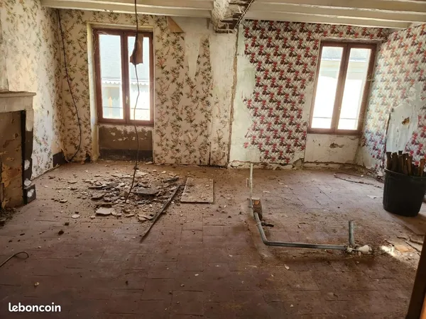 Maison a rénové plus dépendances