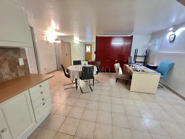 Fréjus Centre ville Local professionnel en rez-de-chaussée à