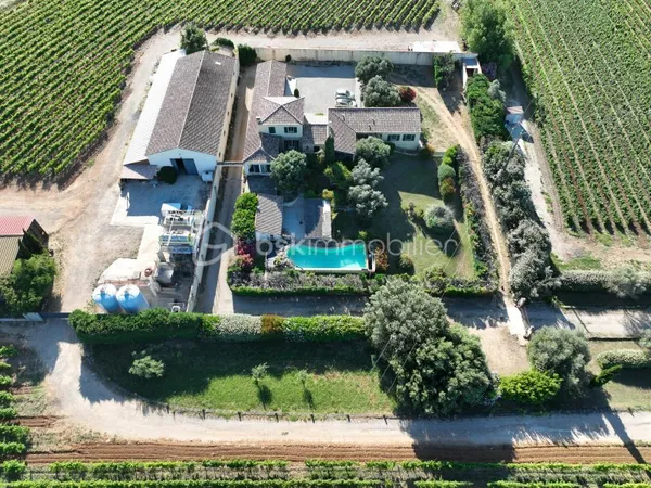 Maison 10 pièces 550 m²