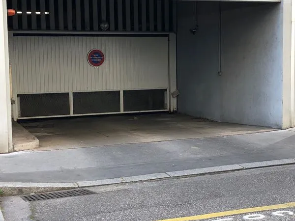 Location garage fermé LYON 6eme accès sécurisé