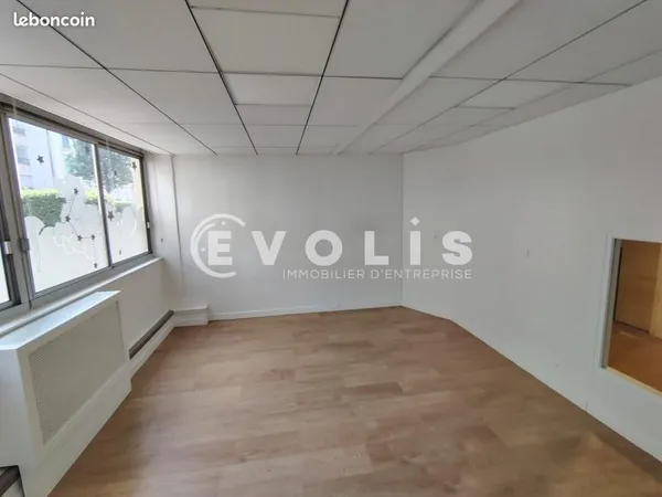 Bureau 350 m²