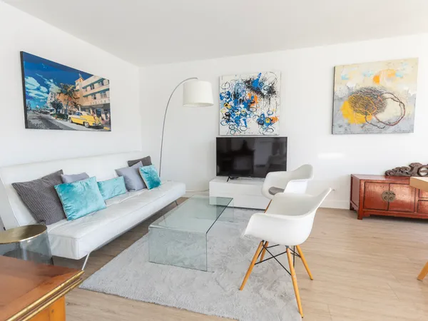 PARIS 17e - RUE NICOLAS CHUQUET - 90 m² - 3 CHAMBRES - 7e ÉTAGE - CALME ET TRÈS LUMINEUX