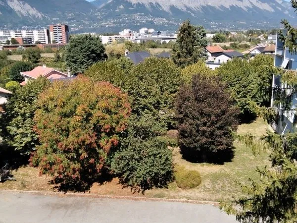 F4 80 M2 Dans un parc arboré