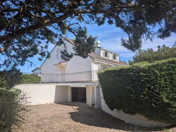 Hauteur de L'arbresle, secteur calme procha des écoles et de
