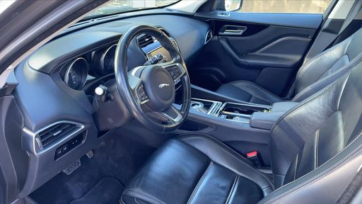 Jaguar F-Pace 2.0 D 180 AWD BVA8 - Portfolio – 2017 – 101417 km – Diesel – Boîte Automatique — photo 17