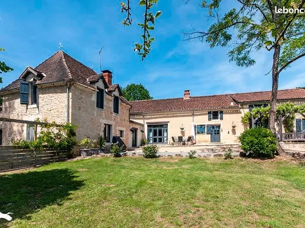 Maison 9 pièces 345 m²