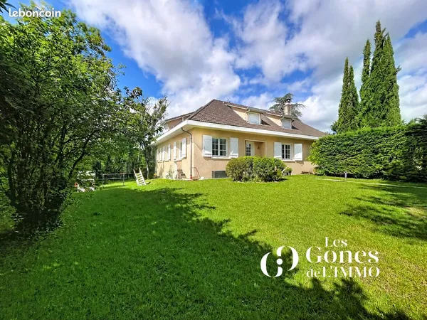 Maison 7 pièces 270 m²