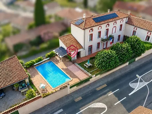 Magnifique maison de maître de 450 m² avec piscine et abri voiture
