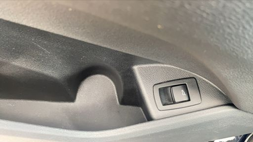 BMW X1 sDrive 18i 140 - Business Design – 2019 – 97629 km – Essence – Boîte Manuelle — photo 25
