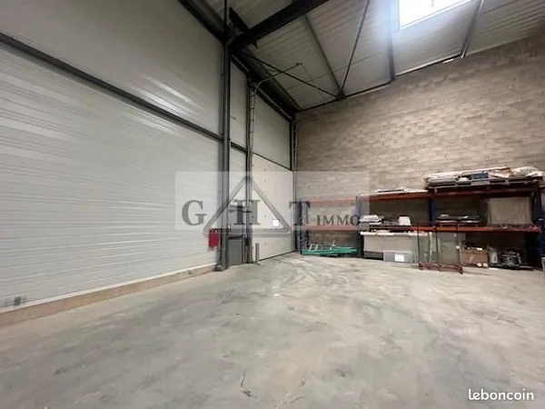 Local industriel 356 m²