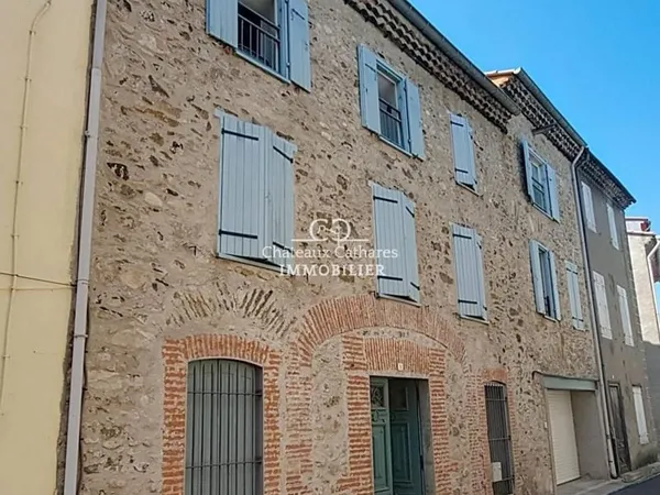 Maison en pierre de village R+3 avec garage