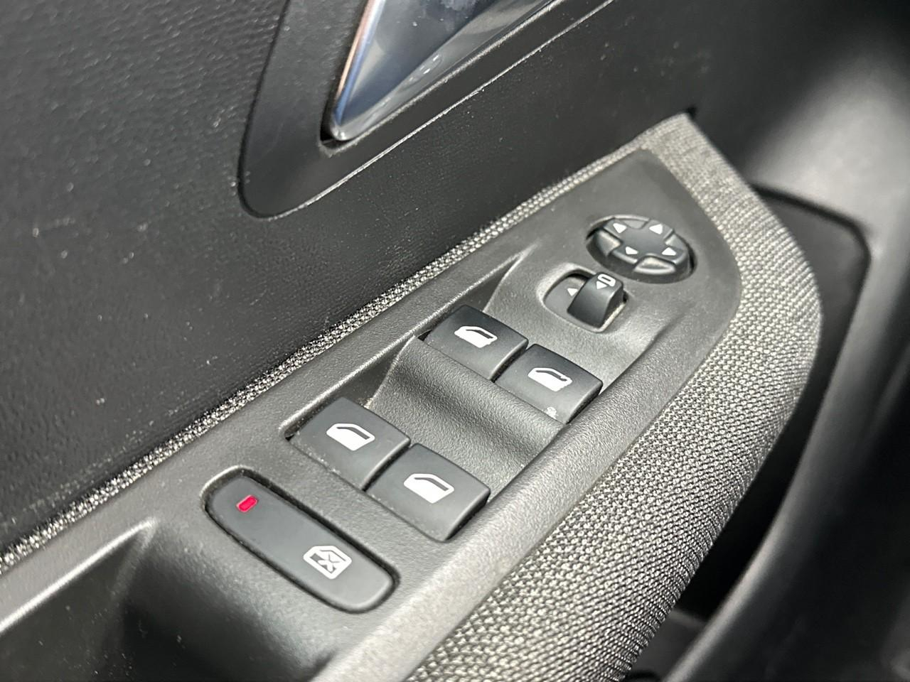 Peugeot 208 puretech 100 s&s bvm6 style — photo 15