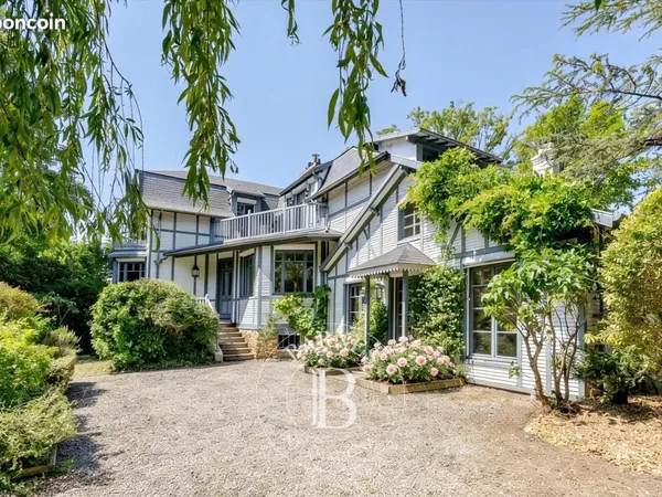 Propriété 6 pièces 237 m²