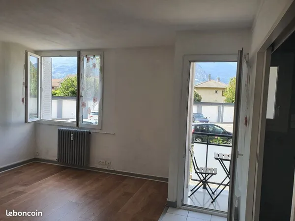GRAND STUDIO dans un quartier calme