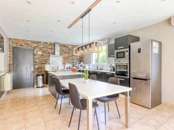 Maison 8 pièces 245 m²
