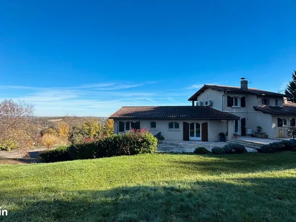 Maison 8 pièces 237 m²