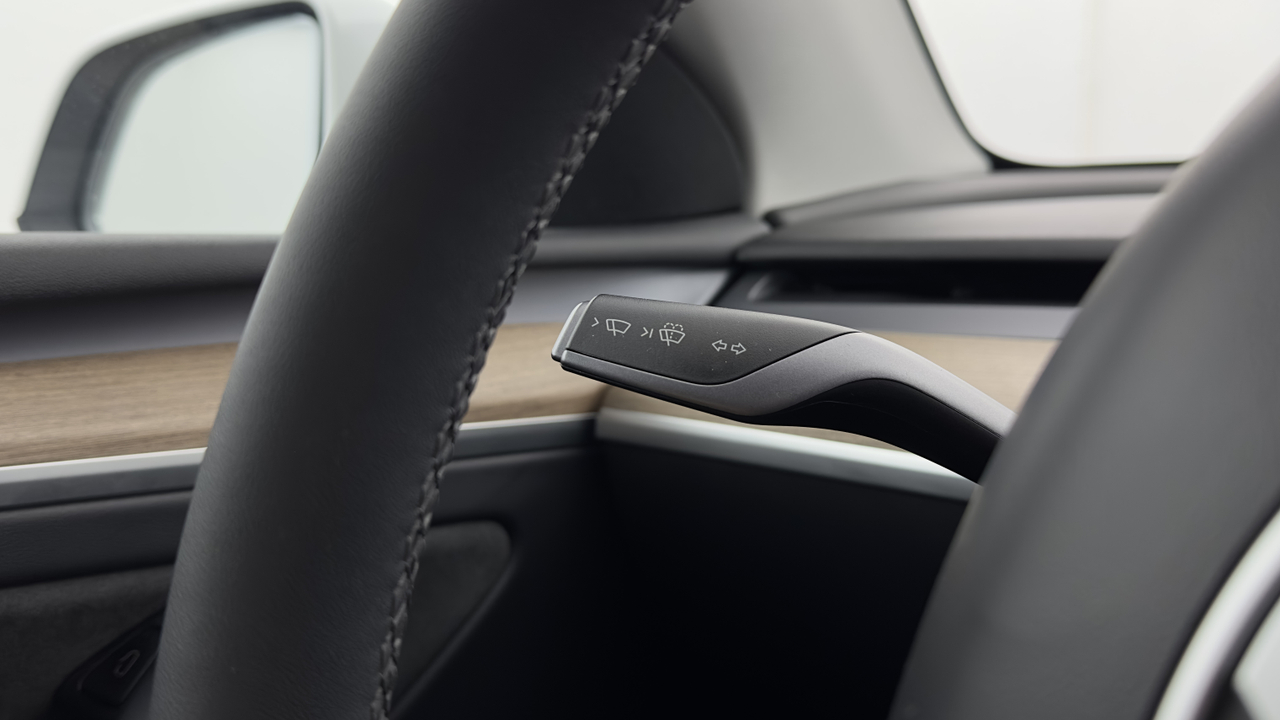 Tesla MODEL Y Standard RWD — photo 14