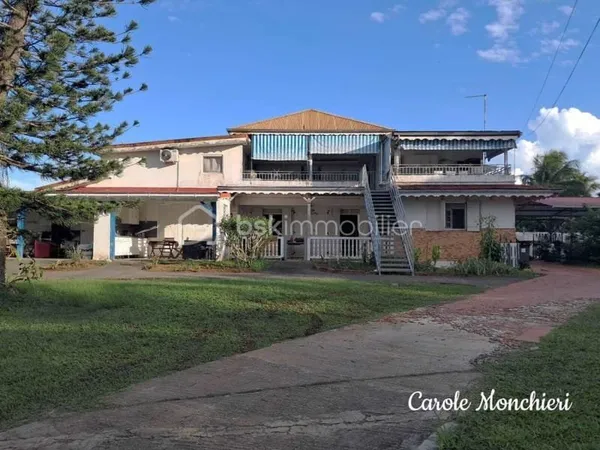 Bien immobilier de rendement Vente Lamentin 14p 320m² 750000€