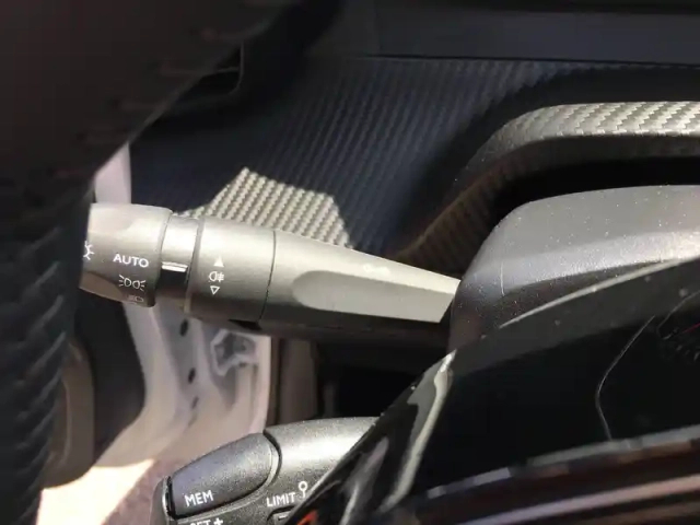 Peugeot 208 puretech 75 s&amp;s bvm5 — photo 28