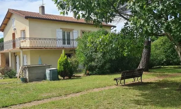 Maison avec deux appartements- Idéale invistissement ou gran