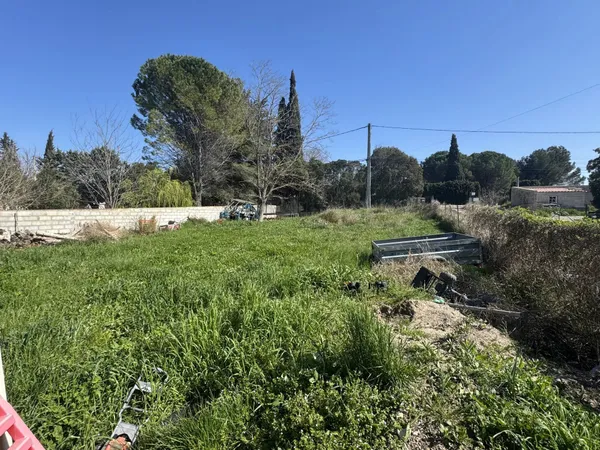 PELISSANNE TERRAIN CONSTRUCTIBLE