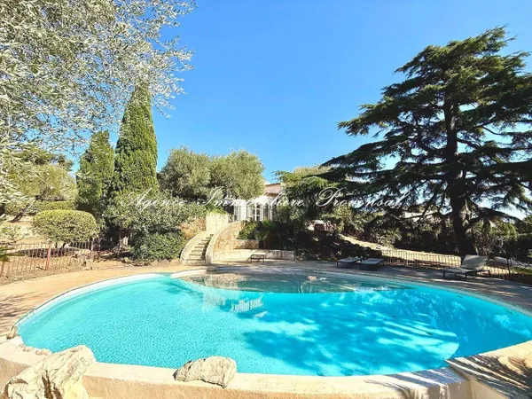 Maison 9 pièces 250 m²