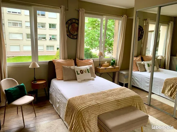 Neuilly-sur-Seine - Porte Maillot - La Défense : Studio meublé 30 m2 traversant, calme, verdure