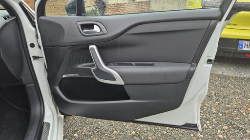 DS DS4 2.0 BLueHDI 180 EAT8 - Sport Chic – 2017 – 156960 km – Diesel – Boîte Automatique — photo 28