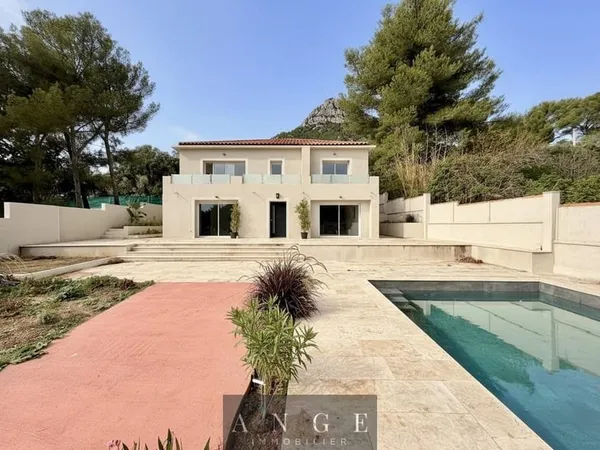 Maison 8 pièces 250 m²