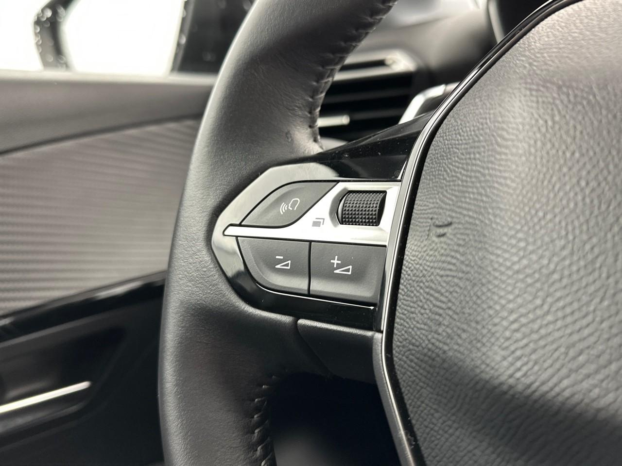 Peugeot 208 puretech 100 s&s eat8 active pack — photo 17