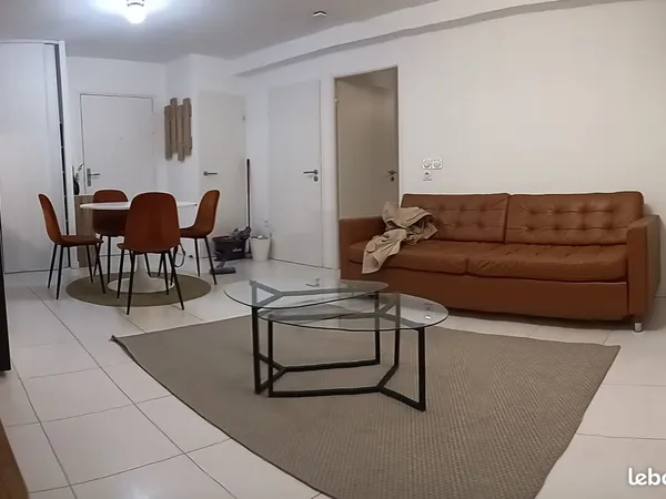 Appartement neuf meublé Confluence avec balcon