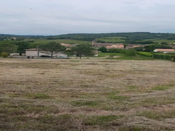 Terrain 2400 m²